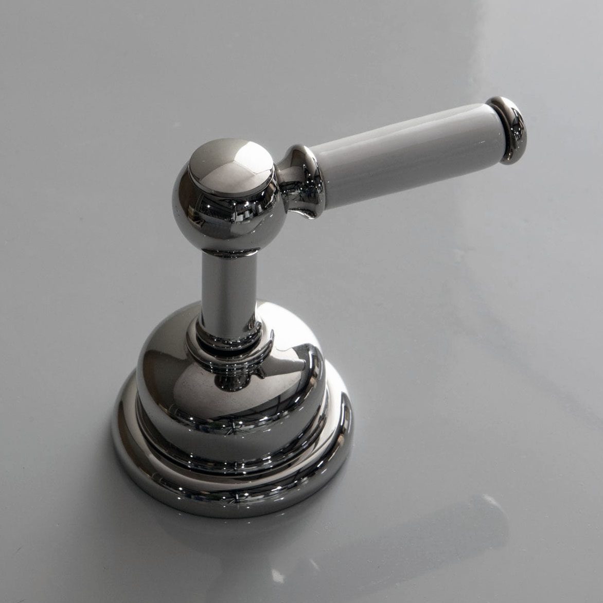 Manette Tap Head Close Up