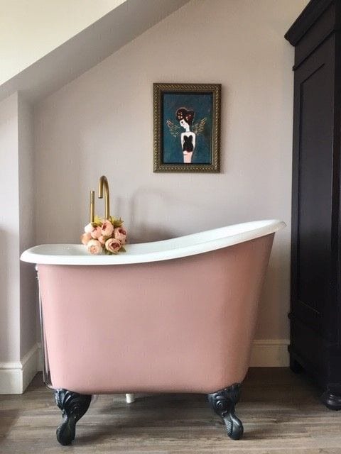 Tubby Tub 1200mm long with soft pink exterior and black feet